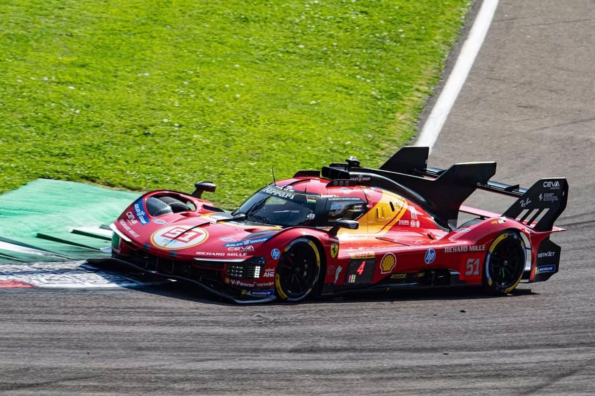 Ferrari 499P Hypercar toont zich in Milaan voor 6 Uur van Monza